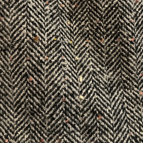 LOFT Black and White Herringbone Mini Skirt With Elegant Buttons (Size 6) - Picture 9 of 11